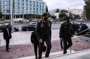 Κωνσταντίνος Φλώρος, αρχηγός ΓΕΕΘΑ, με προστατευτική μάσκα για τον κορωνοϊό