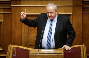 Ο Λεωνίδας Γρηγοράκος στο βήμα της Βουλής