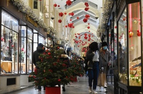 Πολίτες με μάσκα στην Μεγάλη Βρετανία