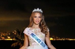 H 21χρονη April Benayoum