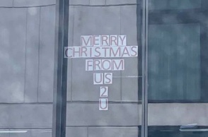 Οι ευχές που αντάλλαζαν στα παράθυρα 