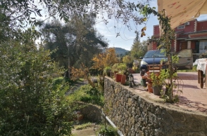 Ο συγγραφέας Χρήστος Ι. Δούλης περιγράφει την καθημερινότητά από το νησί του, την Κέρκυρα