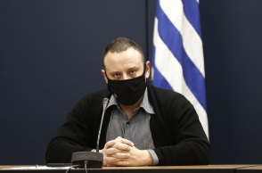 O επίκουρος Καθηγητής της Ιατρικής Σχολής του ΕΚΠΑ και μέλος της Επιτροπής Εμπειρογνωμόνων του Υπουργείου Υγείας, Γκίκας Μαγιορκίνης μιλάει στην ενημέρωση για την εξέλιξη της Covid-19 στην Ελλάδα, σε αίθουσα του Υπουργείου
