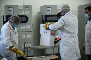 Σε ειδικά ψυγεία στο Κρυονέρι τα πρώτα εμβόλια για τον κορωνοϊό στην Ελλάδα