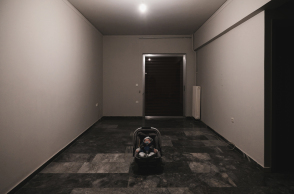 Νεογένηττο μωρό σε διαμέρισμα