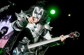 Στιγμιότυπο από τη συναυλία των KISS στην Αθήνα τον Μάιο του 2008