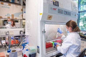 Εμβόλιο AstraZeneca: Ερευνήτρια σε κλινικές δοκιμές