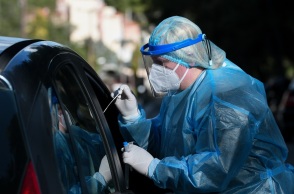 Στιγμιότυπο από drive through test του ΕΟΔΥ