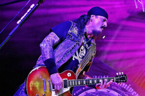 Ο Jon Schaffer, τραγουδιστής και κιθαρίστας των Iced Earth