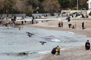 ΘΕΟΦΑΝΕΙΑ Η ΚΑΛΟΚΑΙΡΙΑ ΕΦΕΡΕ ΤΟΥΣ ΑΘΗΝΑΙΟΥΣ ΣΤΙΣ ΠΑΡΑΛΙΕΣ ΦΛΟΙΣΒΟΥ ΚΑΙ ΑΛΙΜΟΥ