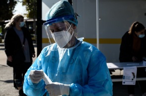 Στιγμιότυπο από τη διενέργεια rapid test