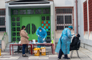 Τεστ για κορωνοϊό σε εκπαιδευτικούς στη Θεσσαλονίκη