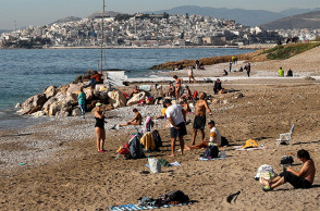 Η ΚΑΛΟΚΑΙΡΙΑ ΕΦΕΡΕ ΤΟΥΣ ΑΘΗΝΑΙΟΥΣ ΣΤΙΣ ΠΑΡΑΛΙΕΣ ΦΛΟΙΣΒΟΥ ΚΑΙ ΑΛΙΜΟΥ 