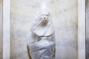 Βανδαλισμένο άγαλμα στο Καπιτώλιο των ΗΠΑ μετά την εισβολή οπαδών του Τραμπ