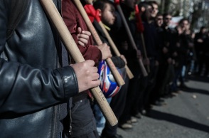 Συγκέντρωση διαμαρτυρίας μπροστά από τη Βουλή, από εκπαιδευτικούς και φοιτητές ενάντια στο νομοσχέδιο του υπουργείου Παιδείας