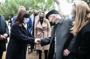 H Kατερίνα Σακελλαροπούλου στο Μνημείο Ολοκαυτώματος Ελλήνων Εβραίων