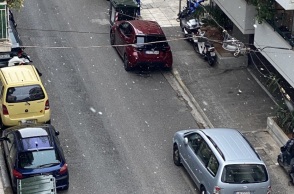 Χιονίζει στο κέντρο της Αθήνας