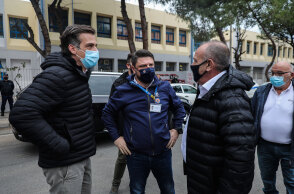 Νίκος Χαρδαλιάς και Παναγιώτης Αρκουμανέας με μάσκα για τον κορωνοϊό