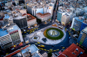 Lockdown για τον κορωνοϊό στην Αττική - Το συντριβάνι στην Ομόνοια από ψηλά