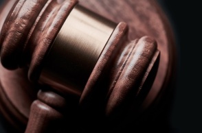 Σφυράκι - Δικαστήριο