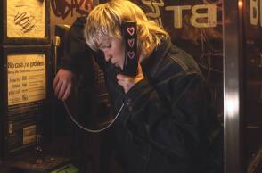 Η τραγουδίστρια Billy Nomates