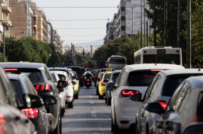 Αυτοκίνητα στη λεωφόρο Συγγρού - Μέχρι τις 26 Φεβρουαρίου 2021 η προθεσμία για τα τέλη κυκλοφορίας 2021