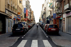 Κορωνοϊός - Μαδρίτη: Ποδηλάτης σε άδειο δρόμο της πρωτεύουσας εν μέσω lockdown