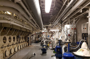 Μηχανοστάσιο πλοίου σε ναυτική βάση στη Μεγάλη Βρετανία (ΦΩΤΟ ΑΡΧΕΙΟΥ)