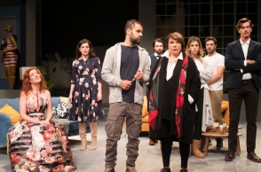 Όποιος θέλει να χωρίσει να σηκώσει το χέρι του, Θέατρο Ήβη