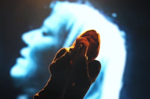 Η τραγουδίστρια Beth Gibbons σε συναυλία