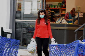 Ανοιχτά τα σούπερ μάρκετ