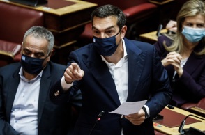 Ο Αλέξης Τσίπρας μιλάει από τα έδρανα της Βουλής στη συζήτηση για το νομοσχέδιο για την τριτοβάθμια εκπαίδευση