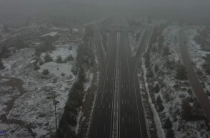 Drone πάνω από την Εθνική Οδό Αθηνών - Λαμίας, καθώς η κακοκαιρία «Μήδεια» πλησιάζει την Αττική