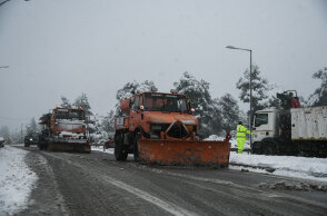 Εκχιονιστικά μηχανήματα - Η κακοκαιρία «Μήδεια» φέρνει χιόνια και στην Αττική σήμερα Κυριακή 14 Φεβρουαρίου 2021