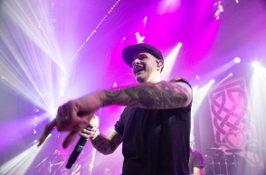 Ο τραγουδιστής των Dropkick Murphys, Al Barr, στη συναυλία τους στο Gazi Music Hall στην Αθήνα, 