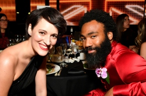 Η Φίμπι Γουόλερ-Μπριτζ και ο Ντόναλντ Γκλόβερ θα πρωταγωνιστήσουν στο τηλεοπτικό ριμέικ «Mr. & Mrs. Smith»