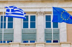 Σημαίες της Ελλάδας και της Ευρωπαϊκής Ένωσης στη Βουλή των Ελλήνων