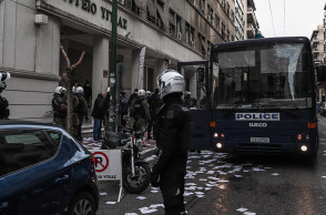 ΕΦΟΔΟΣ ΣΤΟ ΥΠ . ΥΓΕΙΑΣ ΑΛΛΗΛΕΓΓΥΩΝ ΣΤΟΝ ΔΗΜ. ΚΟΥΦΟΝΤΙΝΑ ΠΟΥ ΠΡΑΓΜΑΤΟΠΟΙΕΙ ΑΠΕΡΓΙΑ ΠΕΙΝΑΣ