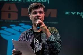 Ο τραγουδοποιός Φοίβος Δεληβοριάς