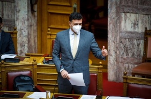 Ο υπουργός Υγείας, Βασίλης Κικίλιας στη Βουλή