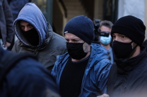 Ο Δημήτρης Λιγνάδης οδηγείται στην ανακρίτρια 