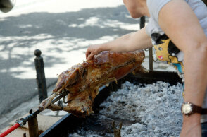 Ψήσιμο οβελία - Ελπίδα Κοτανίδου ότι φέτος το Πάσχα οι πολίτες θα το περάσουν στο χωριό