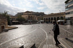Στιγμιότυπο από το lockdown στην Αθήνα - Άδεια η πλατεία Μοναστηρακίου