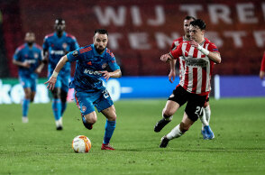 Αϊντχόφεν - Ολυμπιακός: Θρυλική πρόκριση στους «16» του Europa League παρά την ήττα με 2-1 στην Ολλανδία