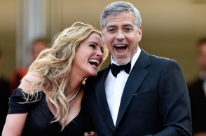 Η Τζούλια Ρόμπερτς και ο Τζορτζ Κλούνεϊ στο κόκκινο χαλί για την ταινία «Money Monster» στο Φεστιβάλ Καννών, το 2016