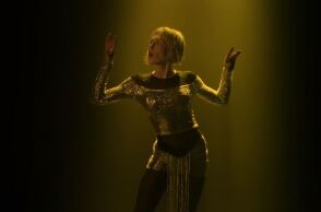 Η Έλενα Τσαγκρινού τραγουδά «El Diablo»