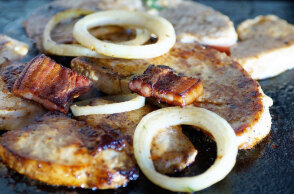 Τσικνοπέμπτη 2021 - Φαγητό σε ψησταριά (ΦΩΤΟ ΑΡΧΕΙΟΥ)