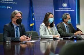 Η υπουργός Παιδείας, Νίκη Κεραμέως, κατά τη διάρκεια της τηλεδιάσκεψης