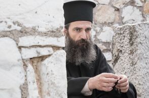 Ο Άρης Σερβετάλης υποδύεται τον Άγιο Νεκτάριο στην ταινία «Ο Άνθρωπος του Θεού»