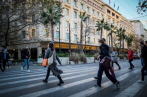 Πολίτες στην Αθήνα κατά την διάρκεια του lockdown